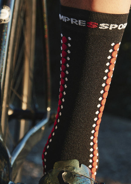 Compressport | Pro Racing Socks V4 | Bike | Black / Red Compressport