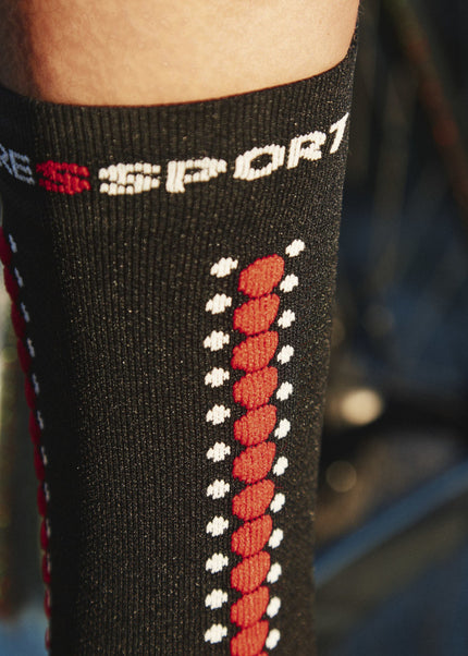 Compressport | Pro Racing Socks V4 | Bike | Black / Red Compressport