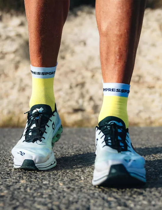 Compressport | Pro Racing Socks V4 | Run High | Safe Yellow / White