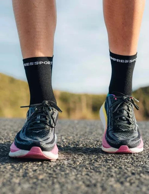 Compressport | Pro Racing Socks V4 | Run High | Black / White Compressport