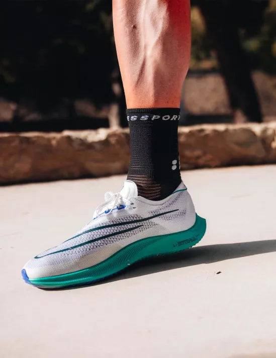 Compressport | Pro Marathon Socks V2 | Black / White